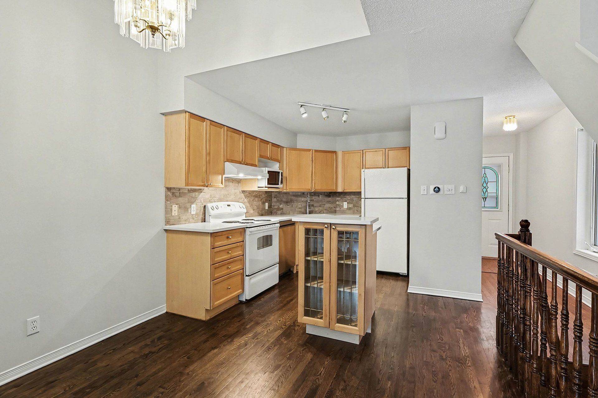 Carlington - Central Park, ON K2C 4A2,17 Festive Private