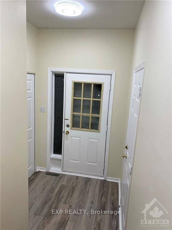 Barrhaven, ON K2G 6B8,278 STONEWAY DR