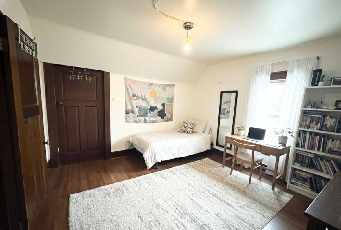 Waterloo, ON N2J 3B4,179 Regina ST N