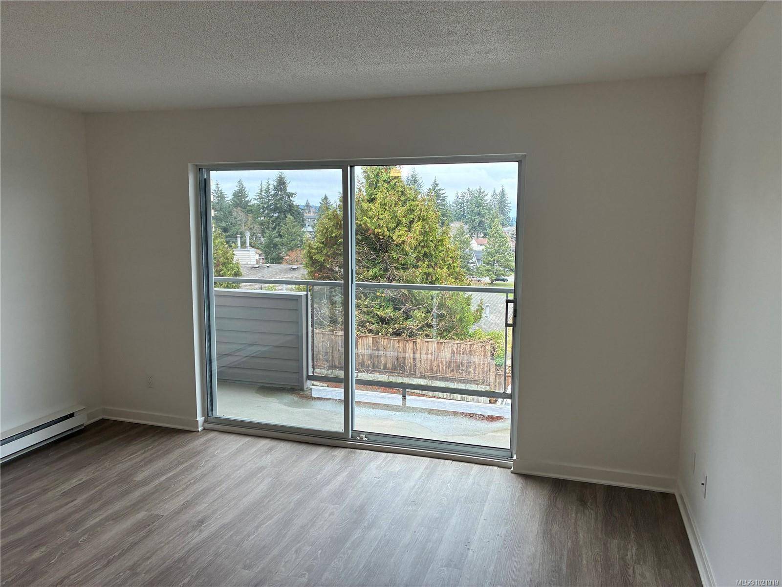Nanaimo, BC V9S 5T1,1651 Dufferin Cres #211