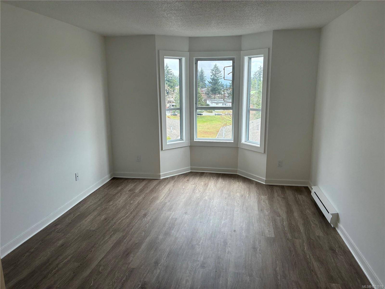 Nanaimo, BC V9S 5T1,1651 Dufferin Cres #211