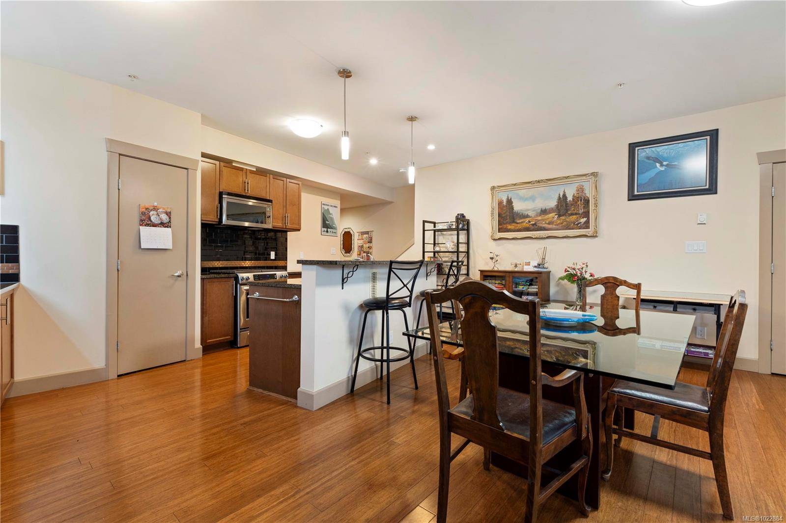 Victoria, BC V8V 2V9,1035 Sutlej St #105