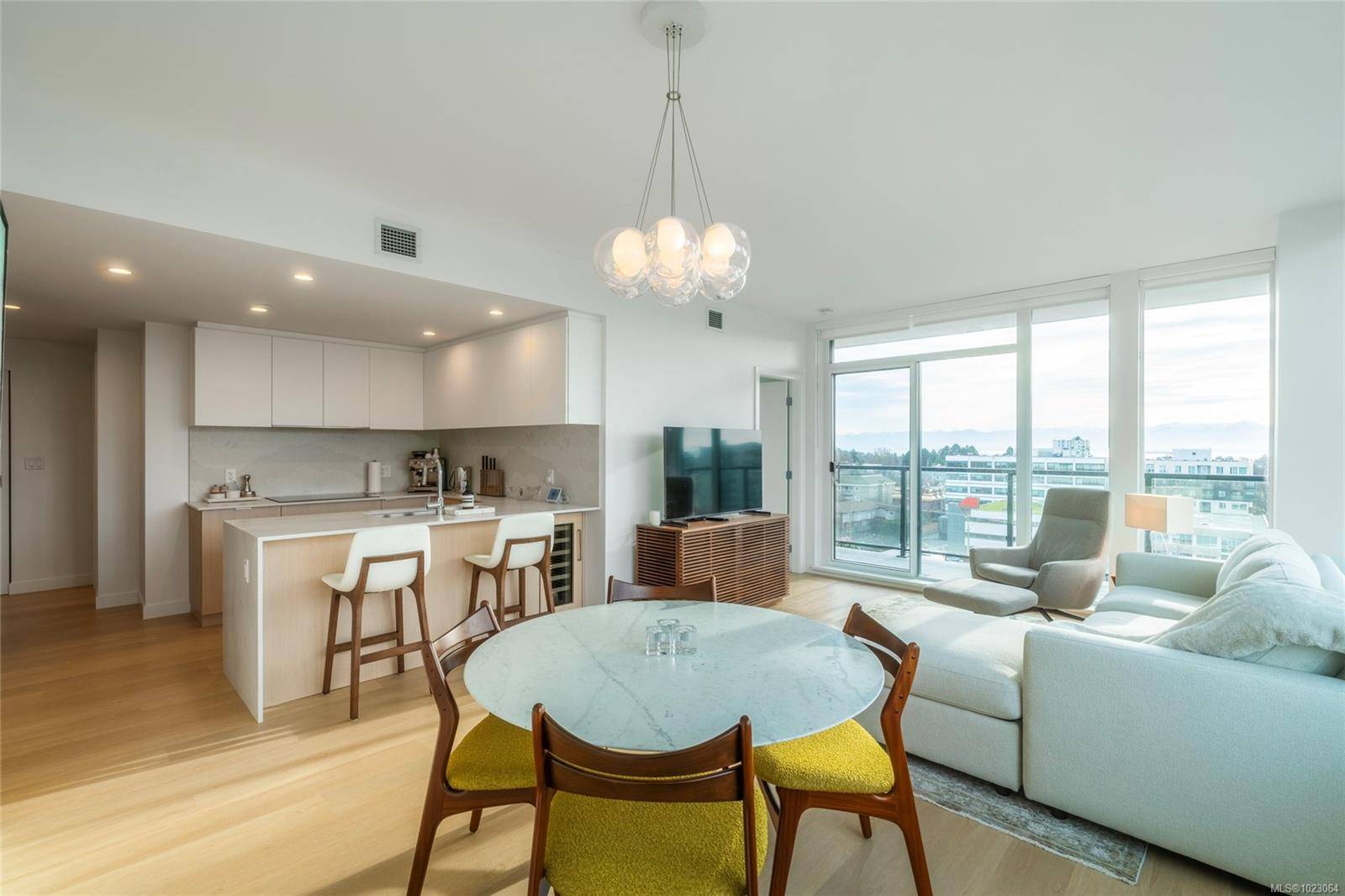 Victoria, BC V8V 3M8,1100 Yates St #810