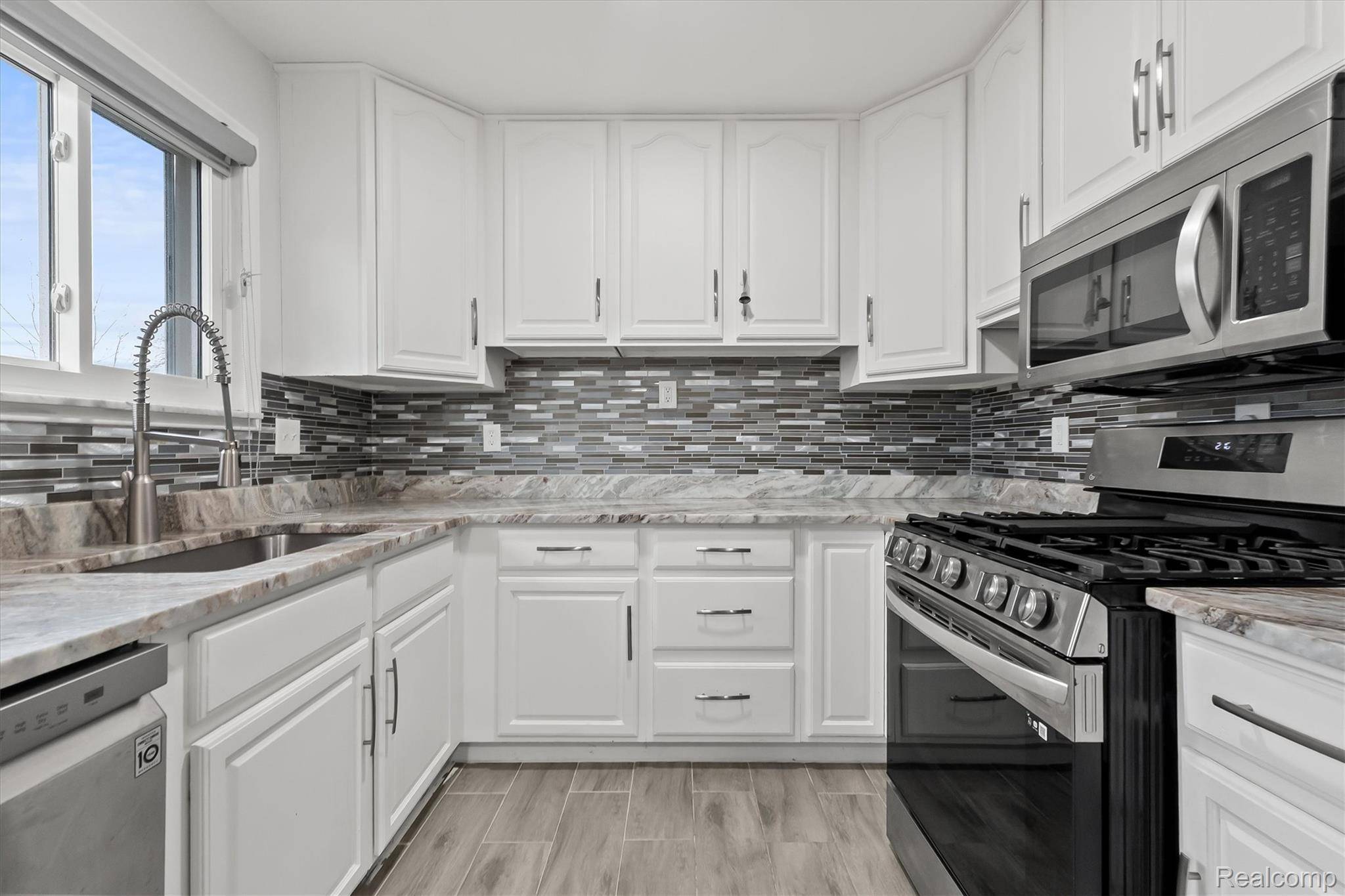 Westland, MI 48185,30684 Gladys AVE