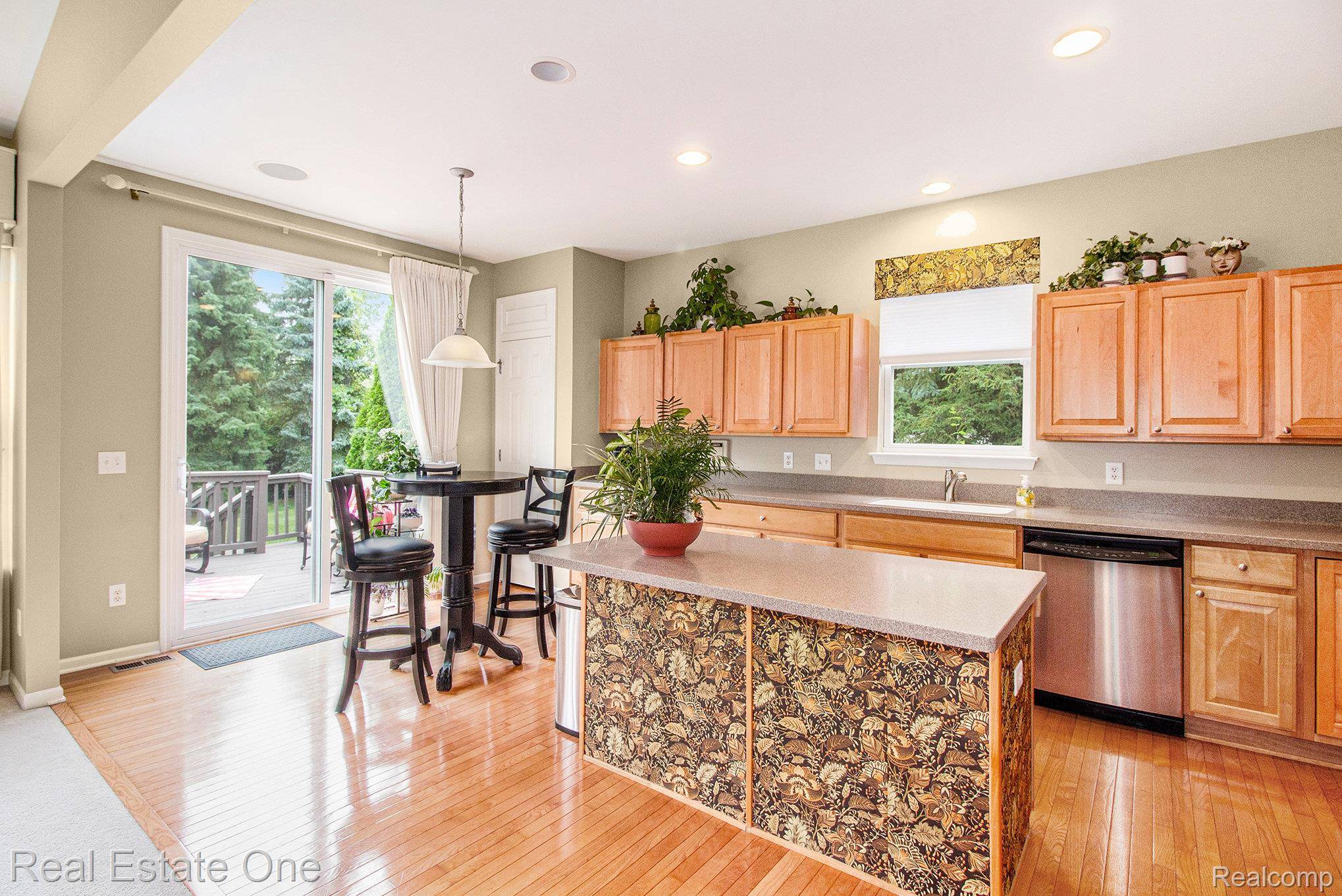 Howell, MI 48843,3991 Rainier DR #1