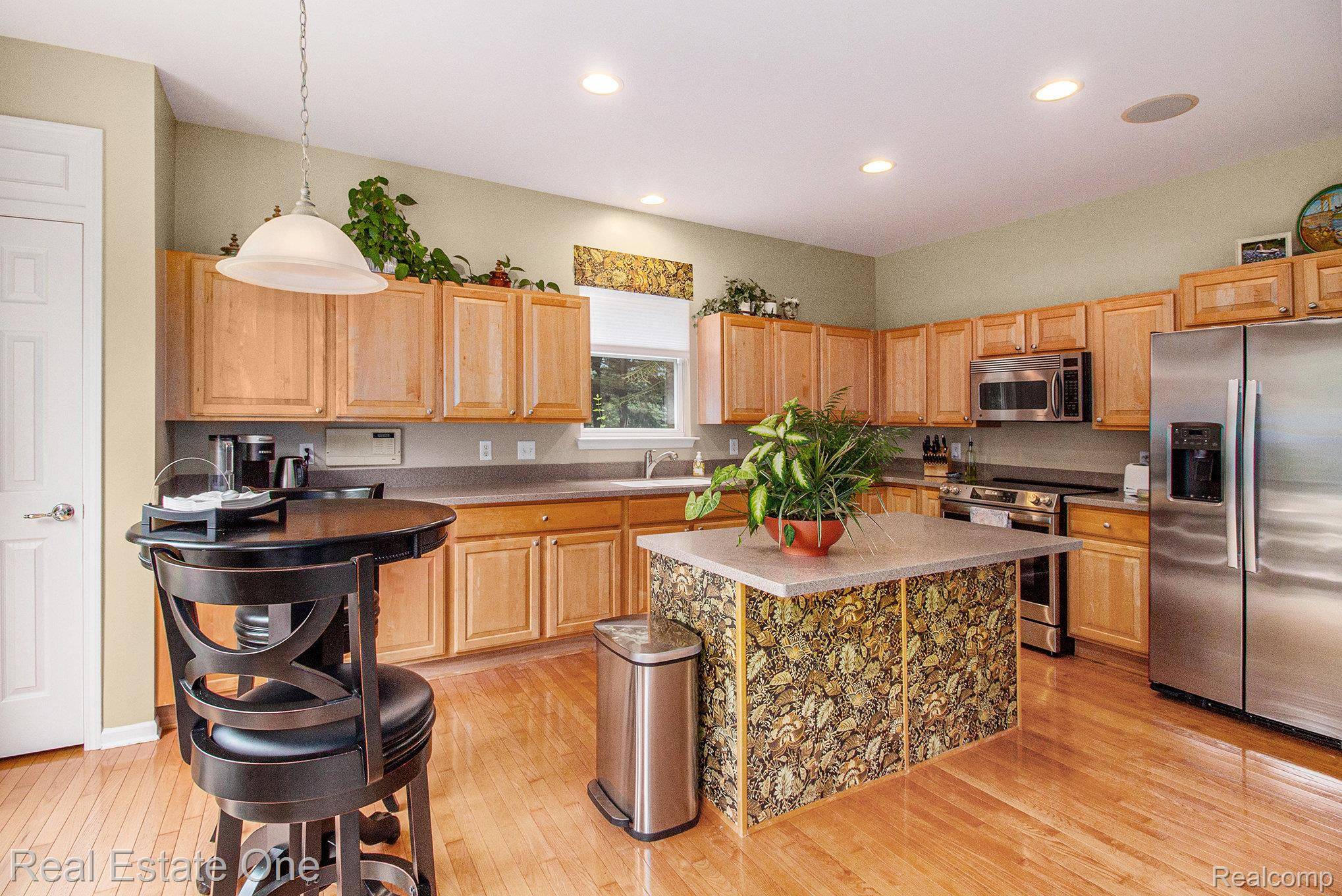 Howell, MI 48843,3991 Rainier DR #1