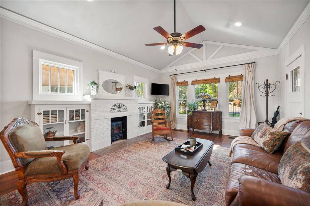 Weatherford, TX 76086,407 W Columbia Street