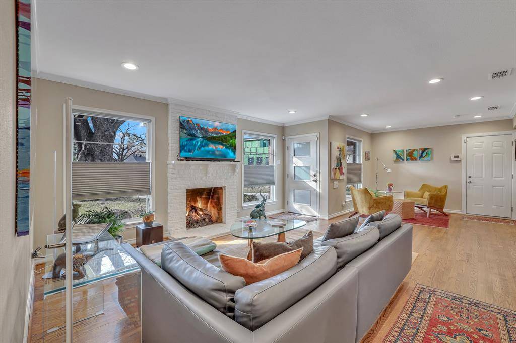 Dallas, TX 75220,9964 Mixon Drive