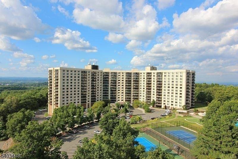 Verona Twp., NJ 07044,2 Claridge Dr #4MW