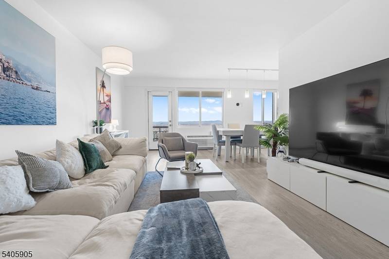 Hackensack City, NJ 07601,307 Prospect Ave #17D