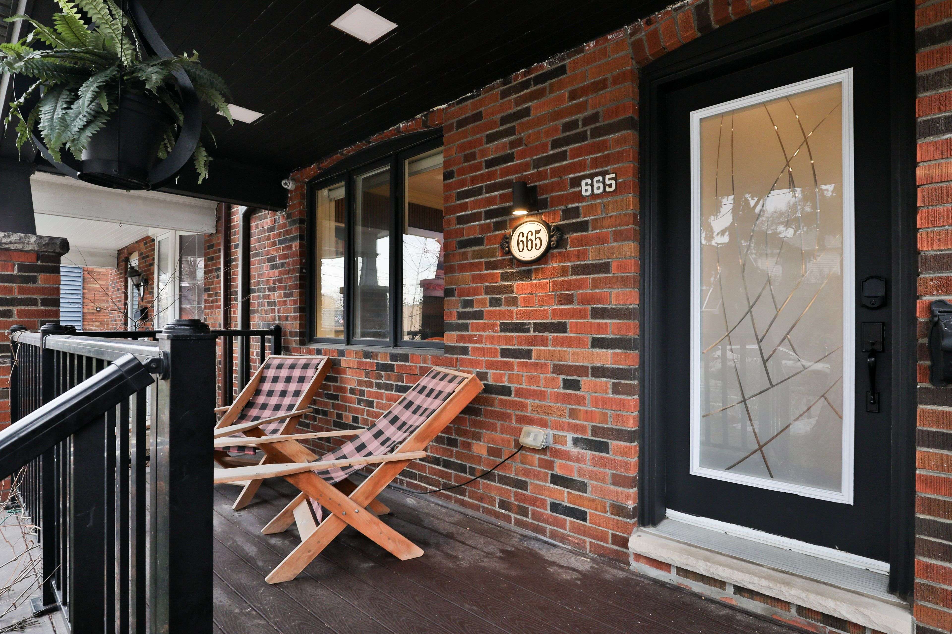 Toronto C10, ON M4S 1L2,665 Millwood RD