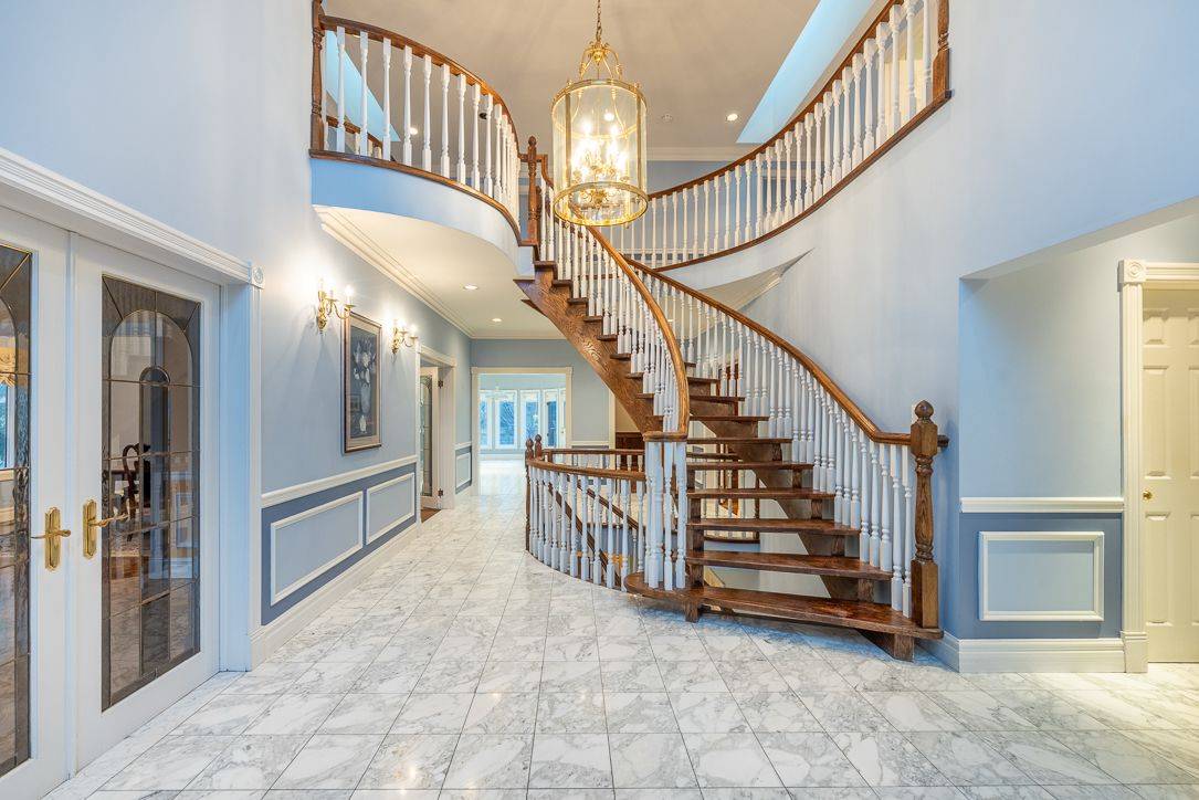 Toronto C12, ON M2L 2M8,78 Gerald ST W