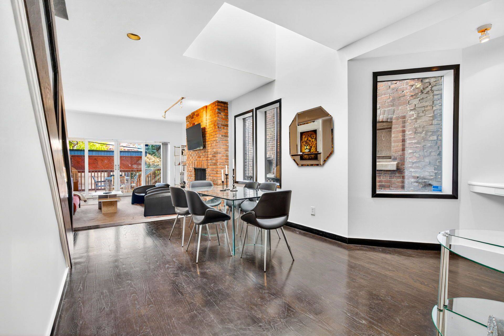 Toronto C08, ON M5A 2T3,119 Seaton ST