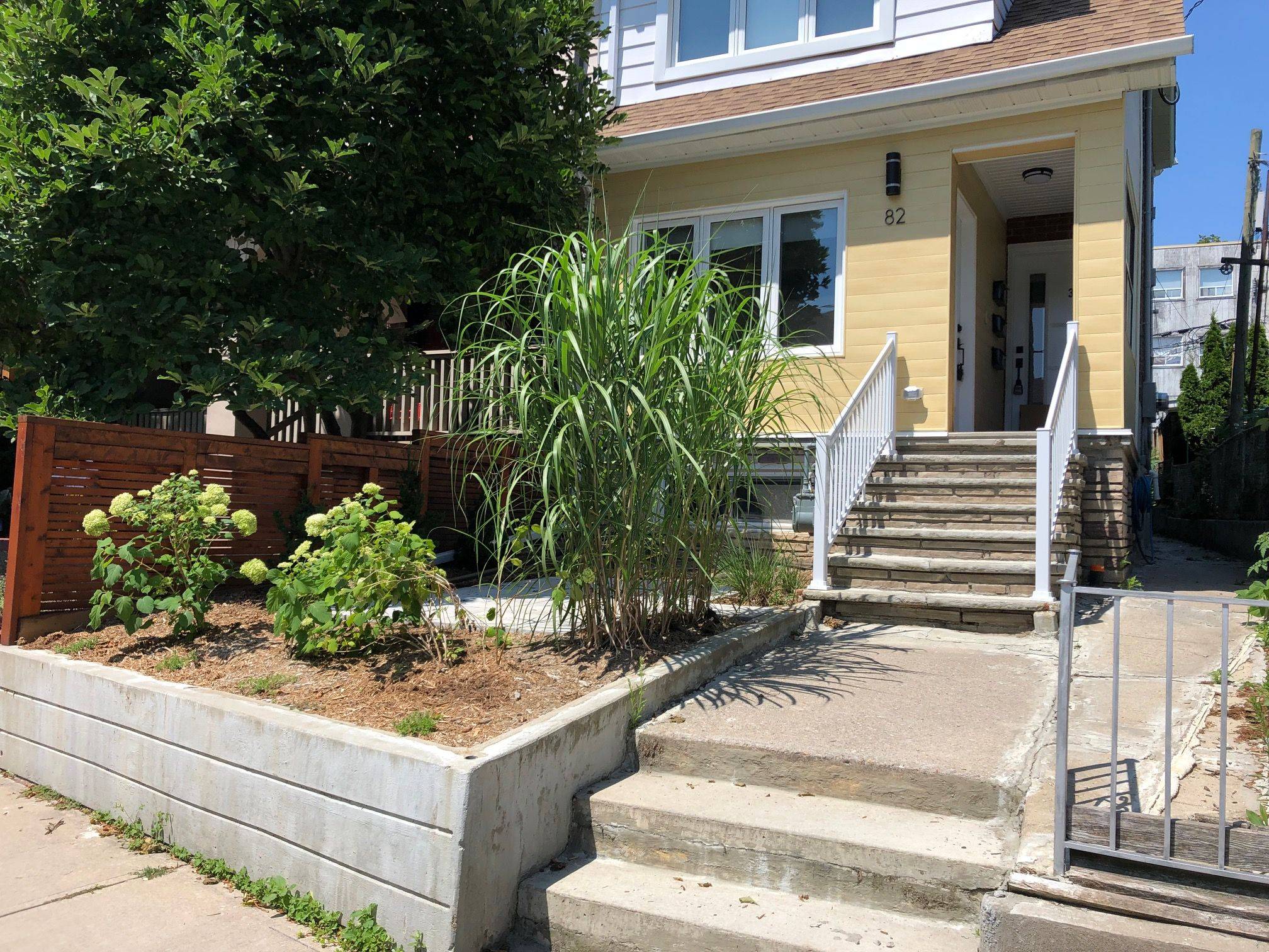 Toronto C02, ON M6G 2B1,82 Marchmount RD #Unit 1