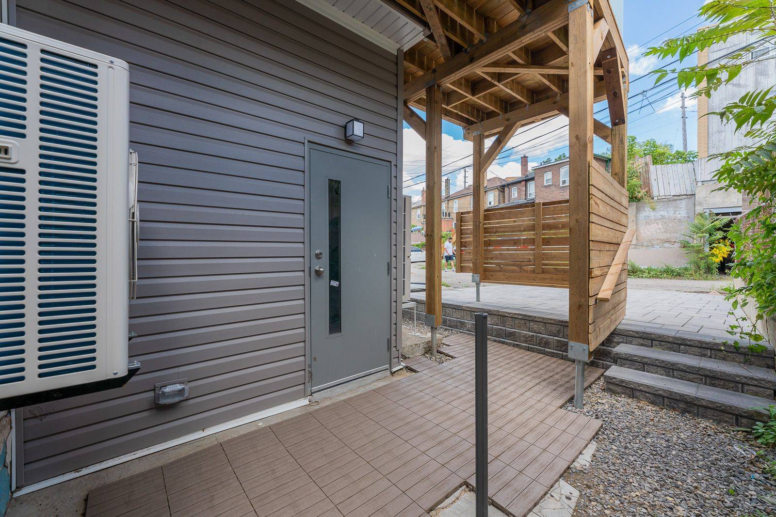 Toronto C02, ON M6G 2B1,82 Marchmount RD #Unit 1