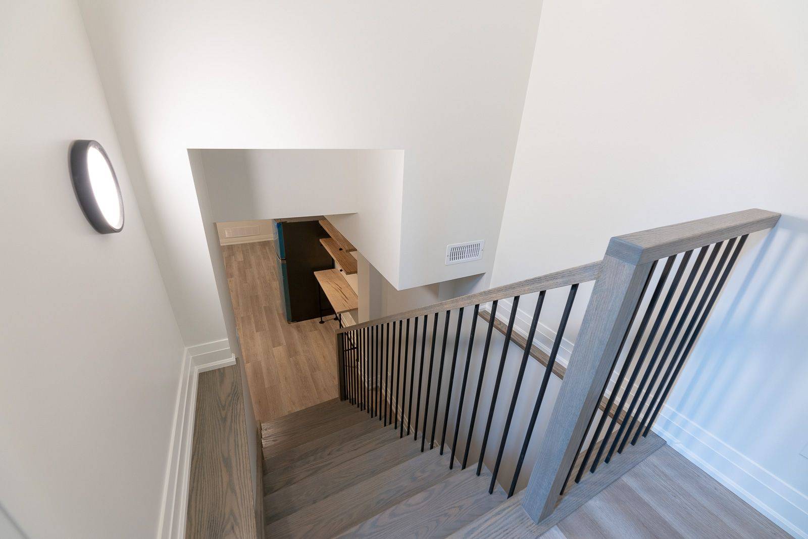 Toronto C02, ON M6G 2B1,82 Marchmount RD #Unit 1