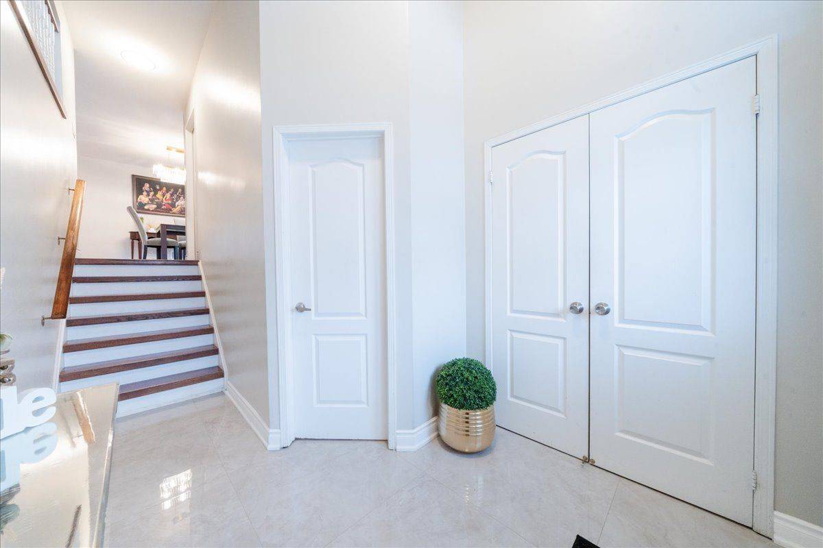 Toronto E11, ON M1X 2C2,35 Rivendell TRL