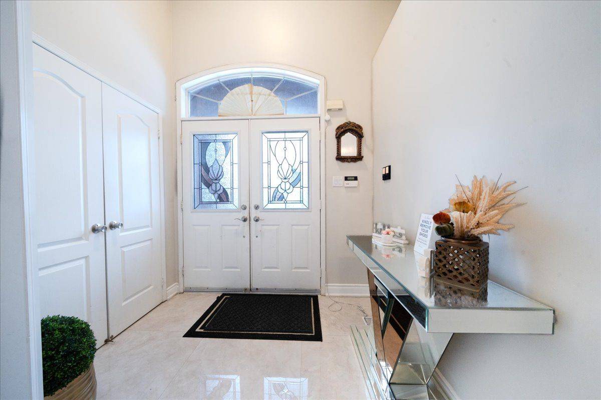 Toronto E11, ON M1X 2C2,35 Rivendell TRL