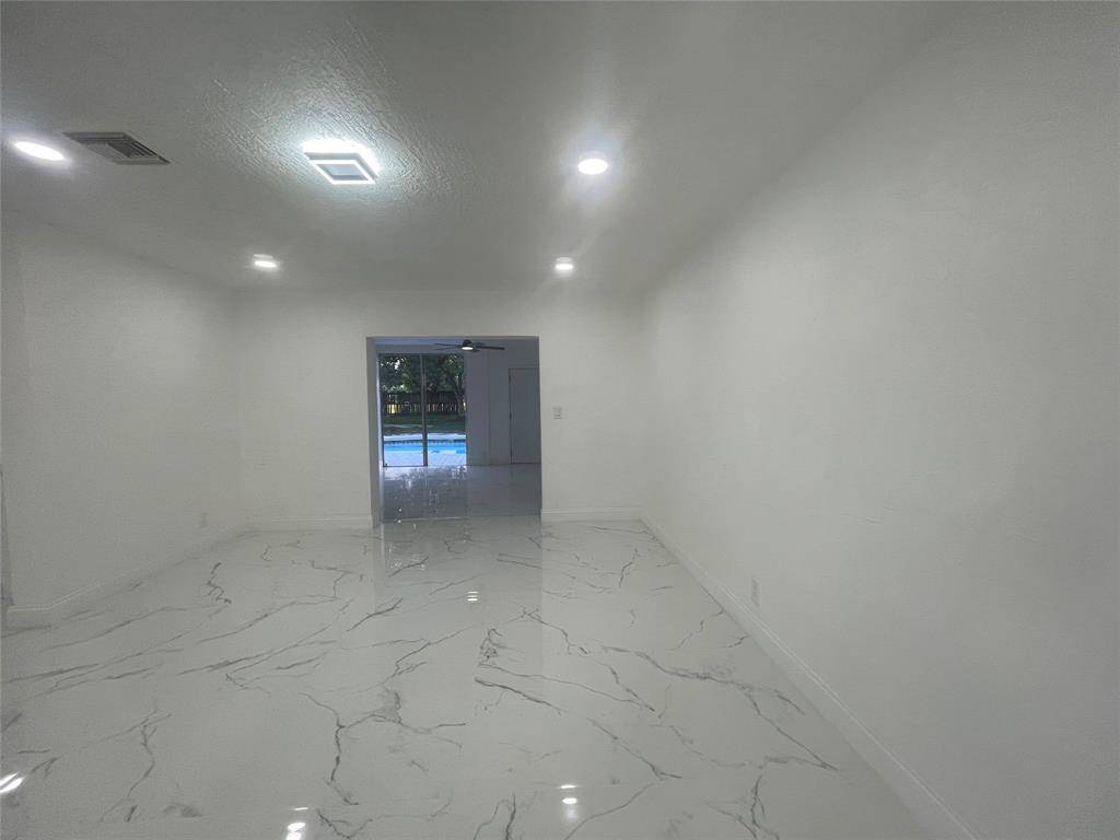 Lauderdale Lakes, FL 33309,3290 NW 39th St