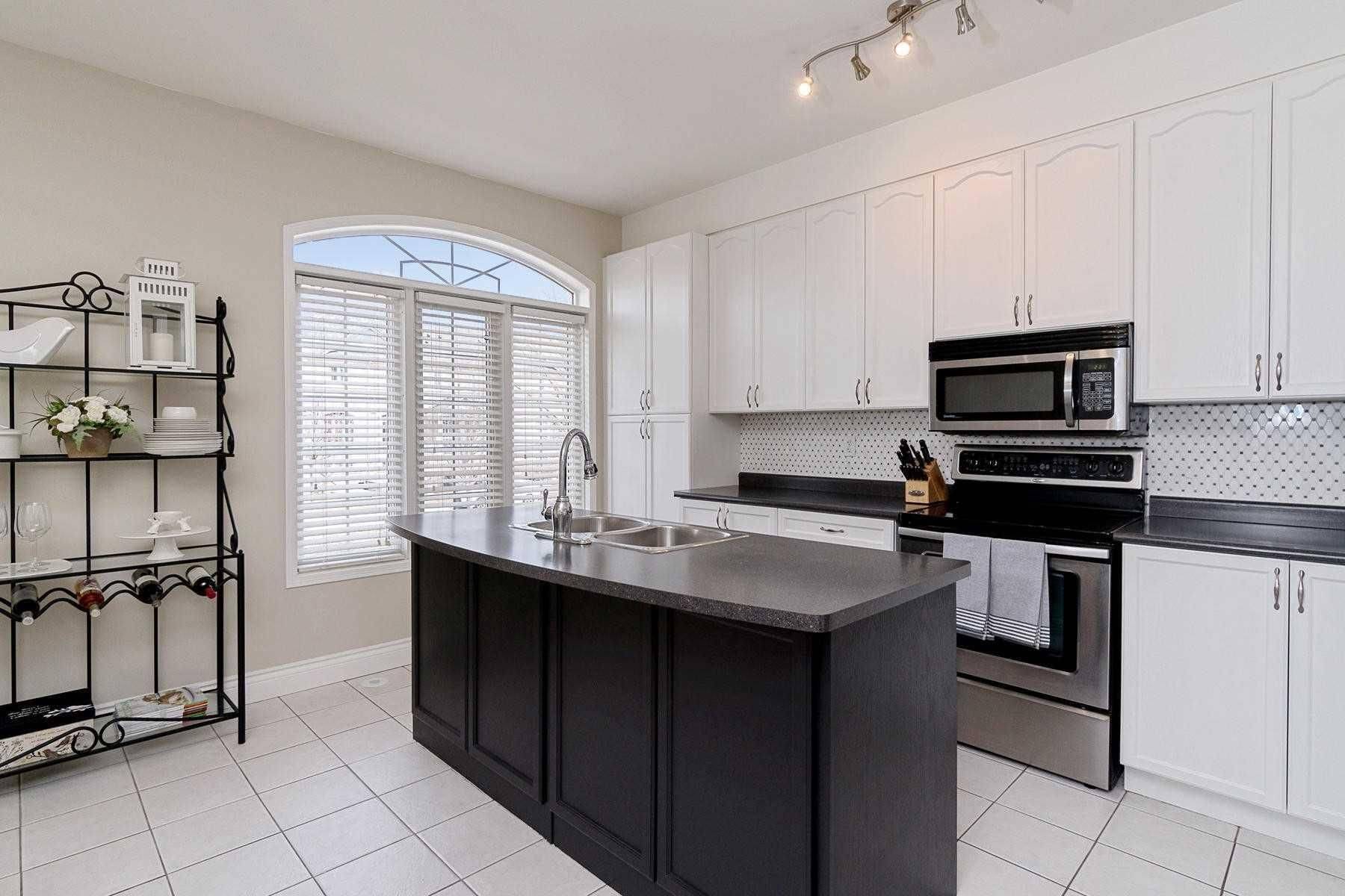 Burlington, ON L7L 6Y5,2368 Sutton DR