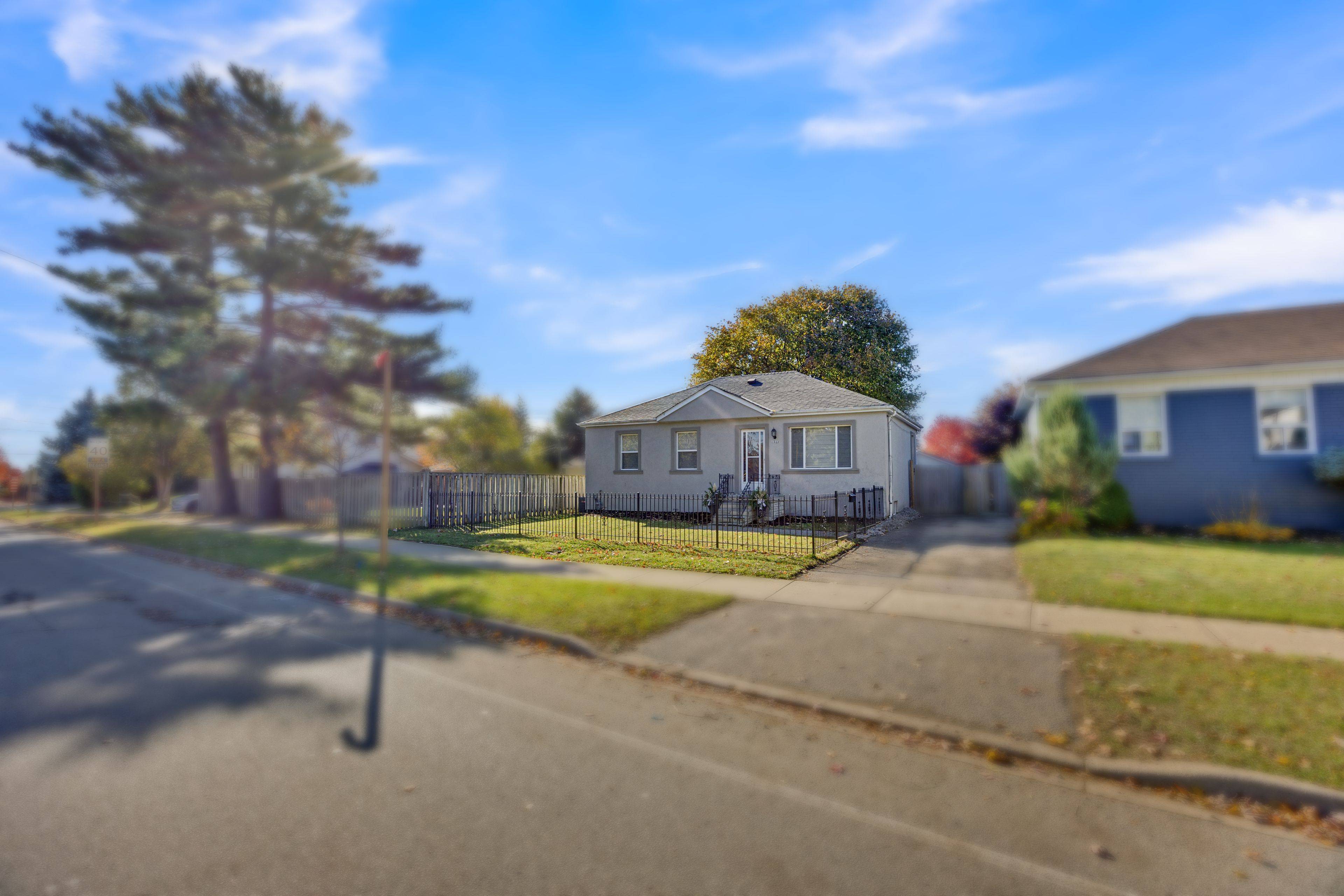 Mississauga, ON L5G 4E7,1268 Northaven DR N