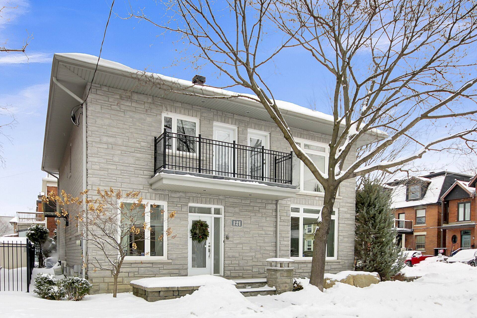 Ottawa Centre, ON K2P 1H7,121 Macdonald ST