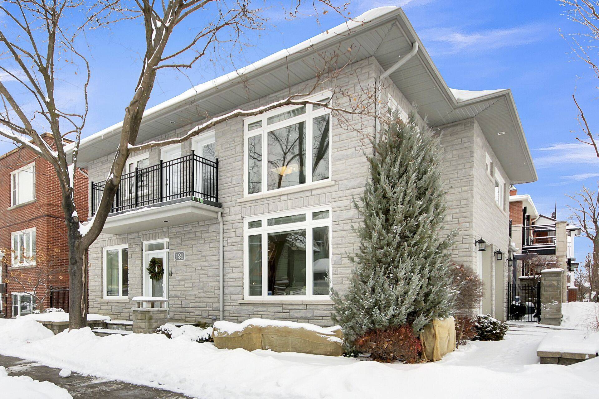 Ottawa Centre, ON K2P 1H7,121 Macdonald ST