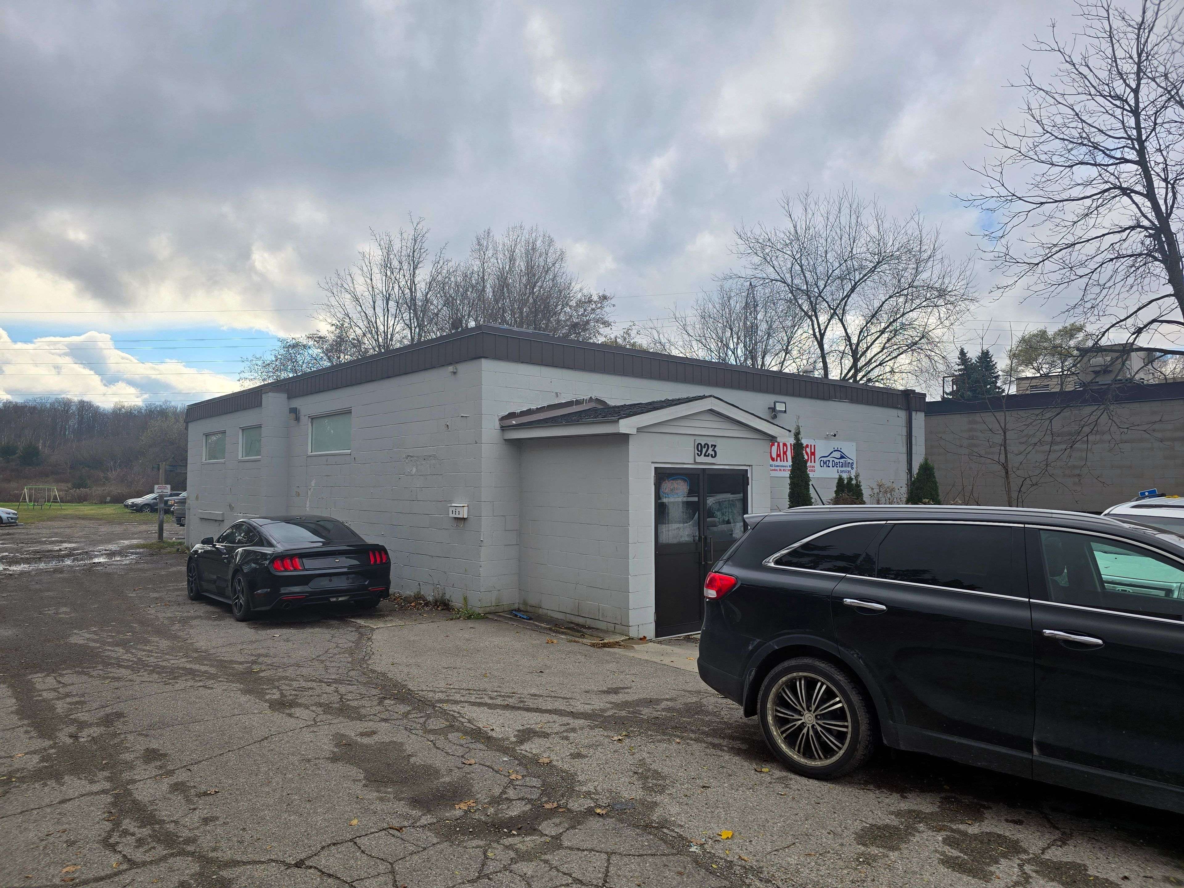 London South, ON N5Z 3H9,923 Commissioners RD E