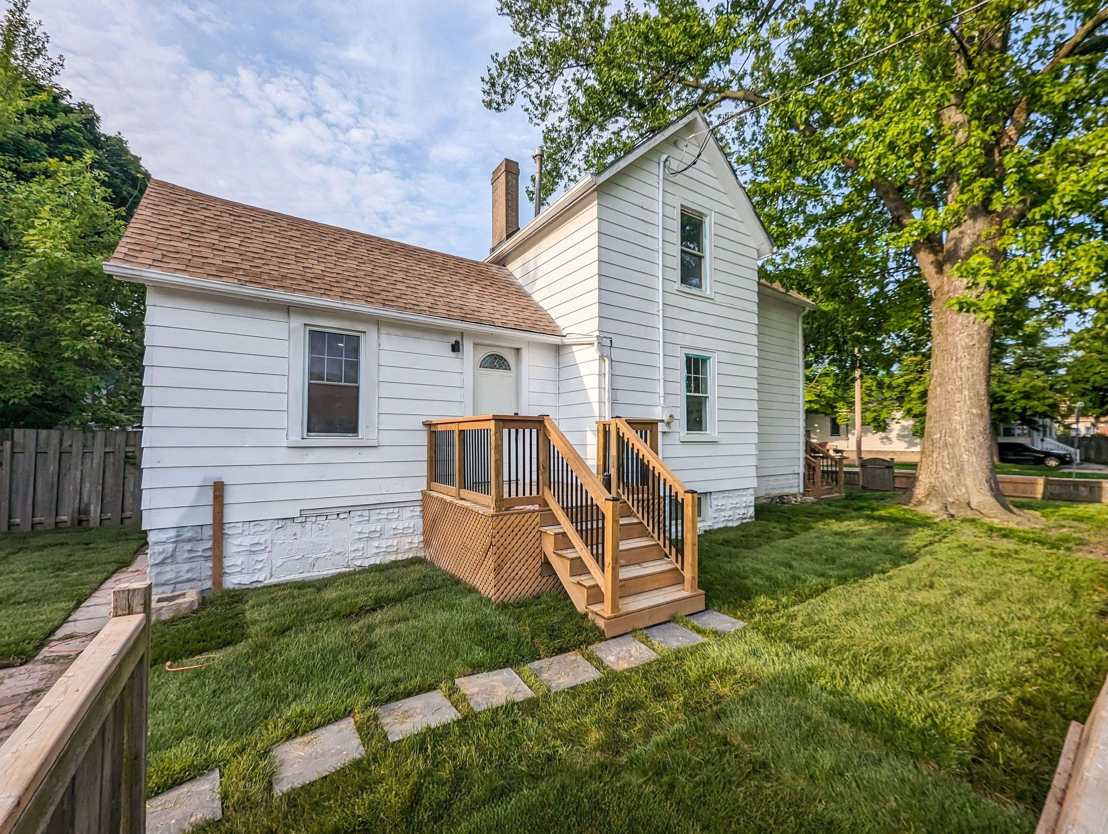 Sarnia, ON N7T 3G1,137 Proctor ST