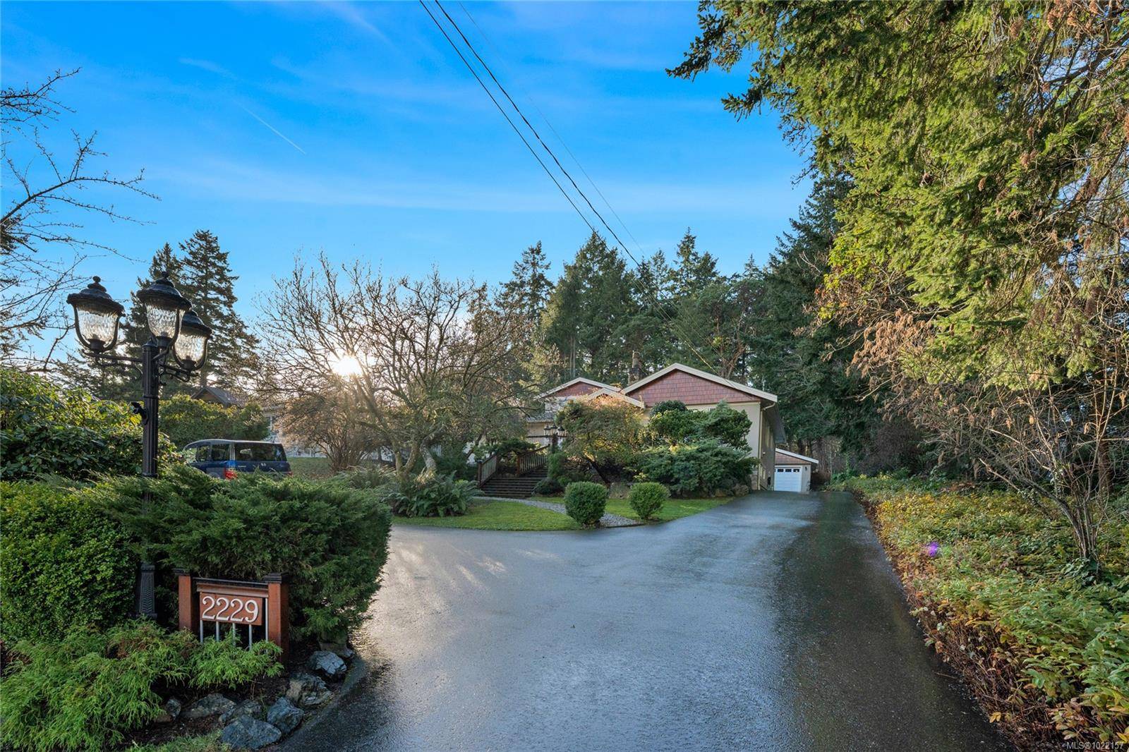 Saanich, BC V8N 1V2,2229 Arbutus Rd