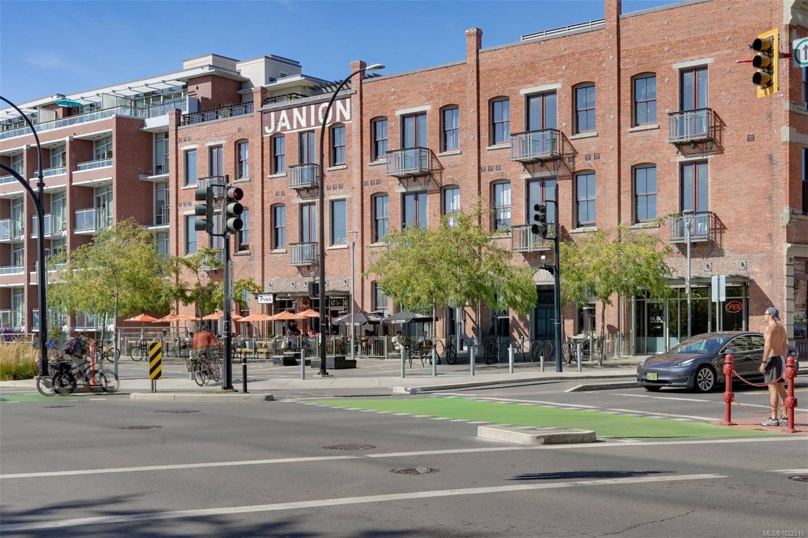 Victoria, BC V8W 0E3,1610 Store St #225