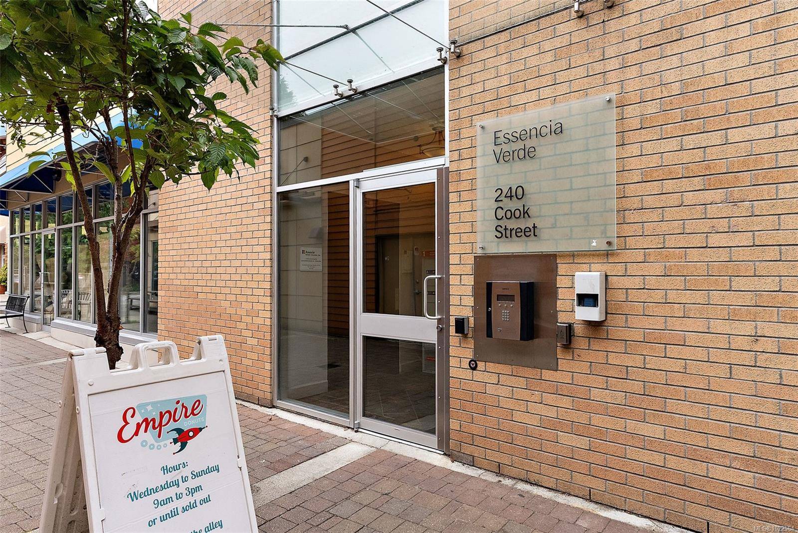 Victoria, BC V8V 3X3,240 Cook St #211