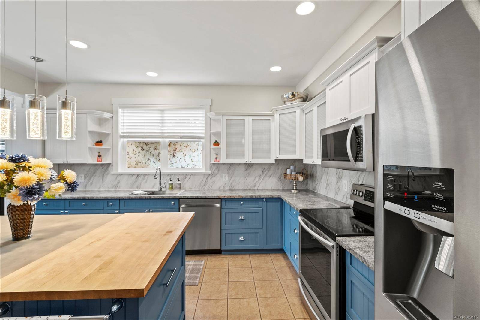 Saanich, BC V8Y 3J9,4937 Eagle View Lane