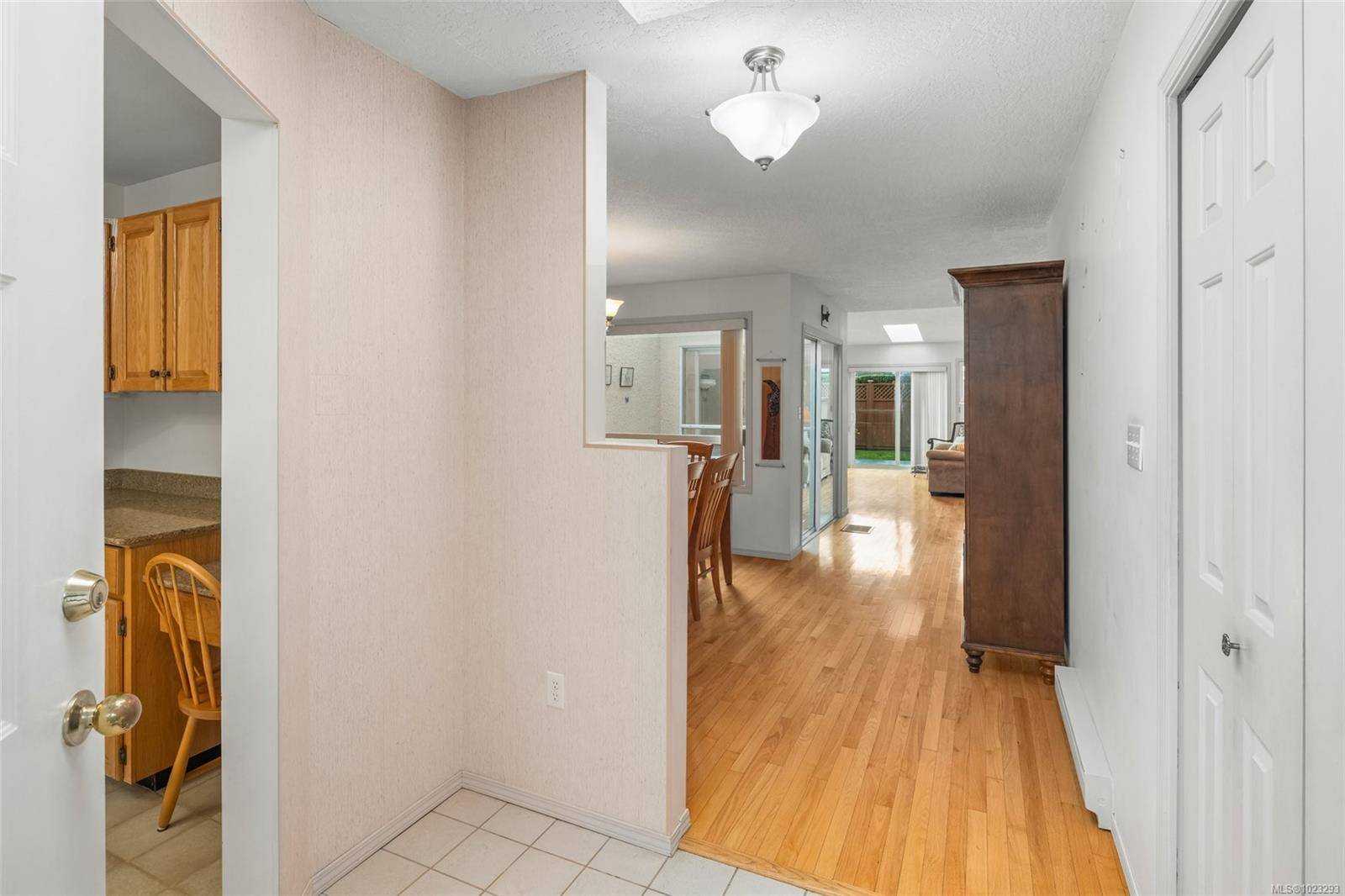 Sidney, BC V8L 3B3,10084 Third St #6