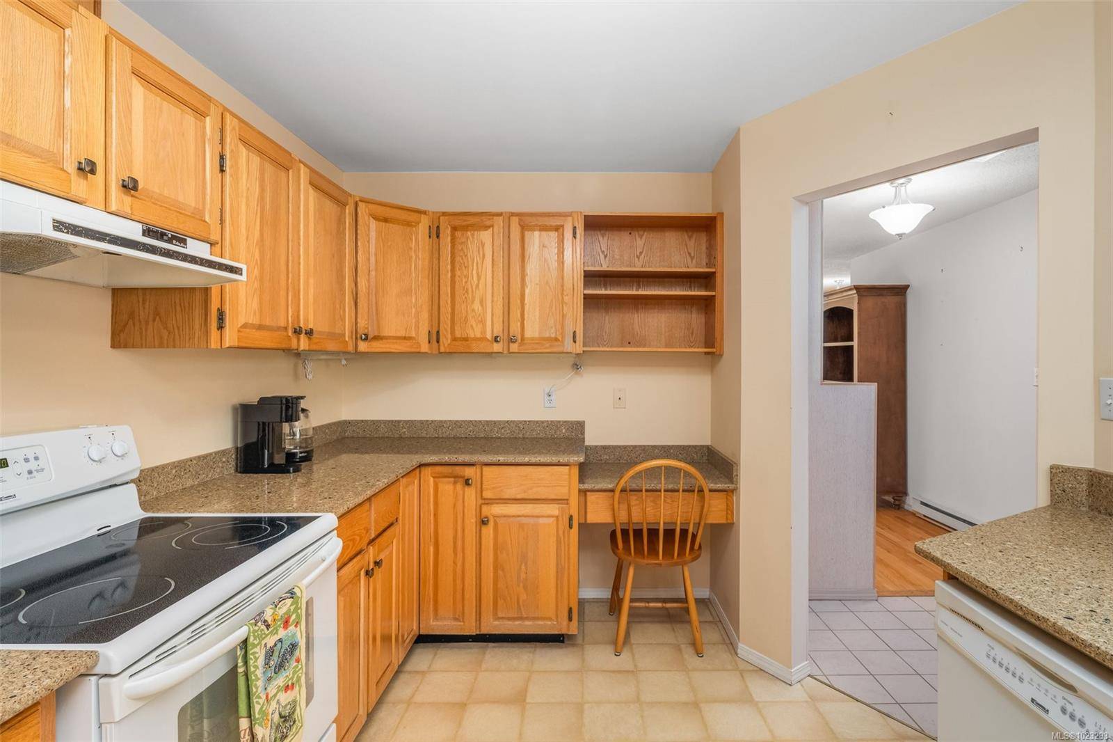 Sidney, BC V8L 3B3,10084 Third St #6