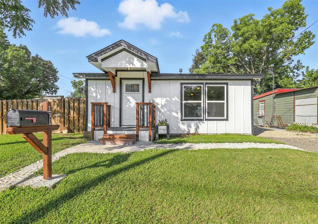 Cleburne, TX 76031,101 Sandy Street