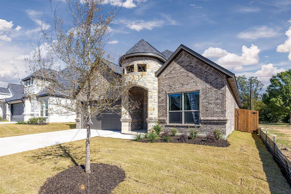 River Oaks, TX 76114,902 Boston Lane