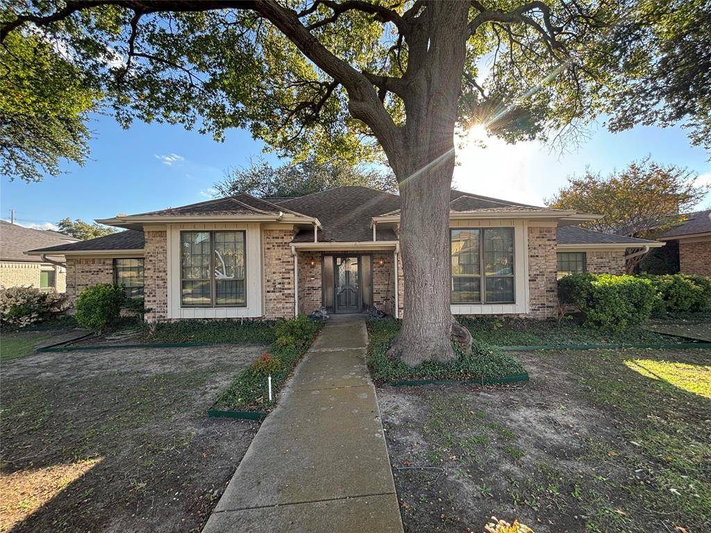 Dallas, TX 75248,7214 Crooked Oak Drive