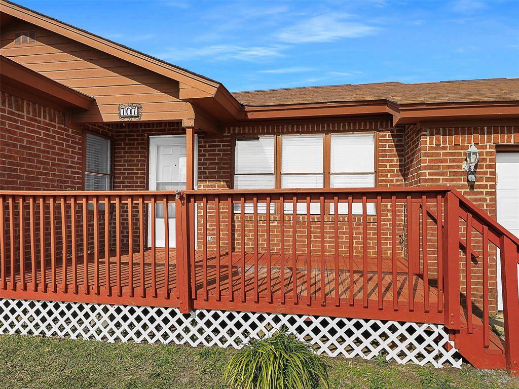 Gunter, TX 75058,707 Doris Lane