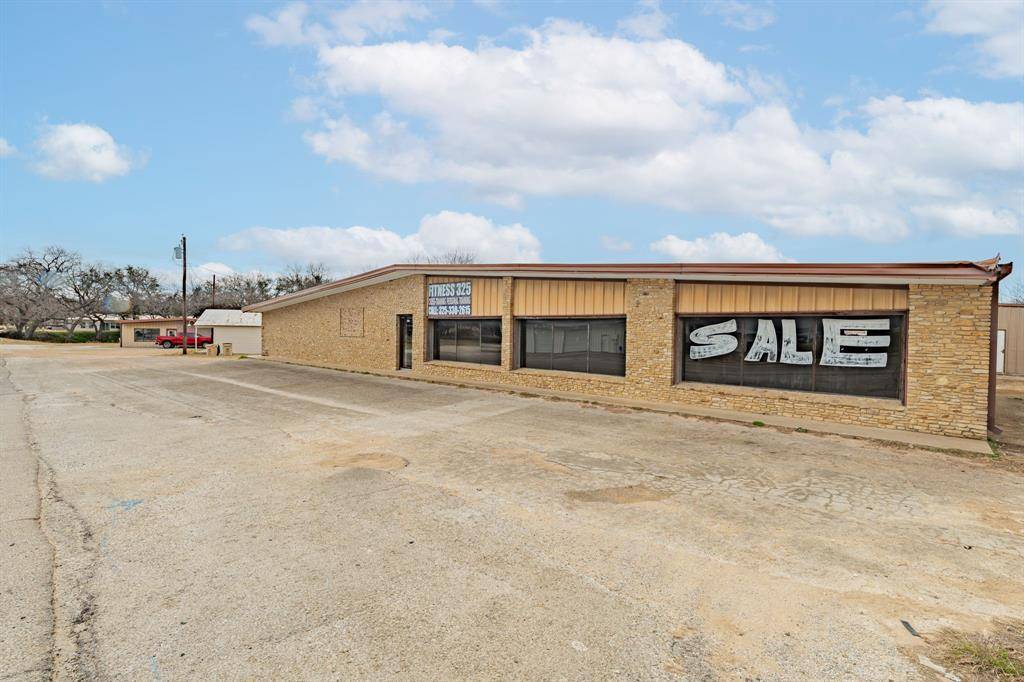 Comanche, TX 76442,103 Indian Creek Drive