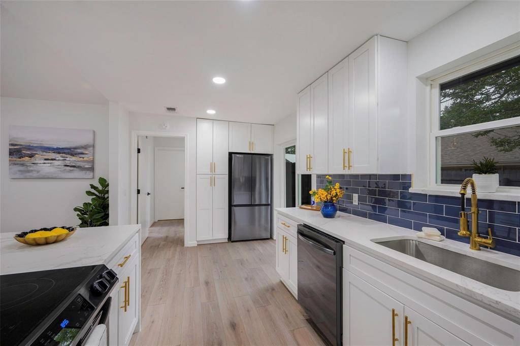 Plano, TX 75075,2613 Pin Oak Lane