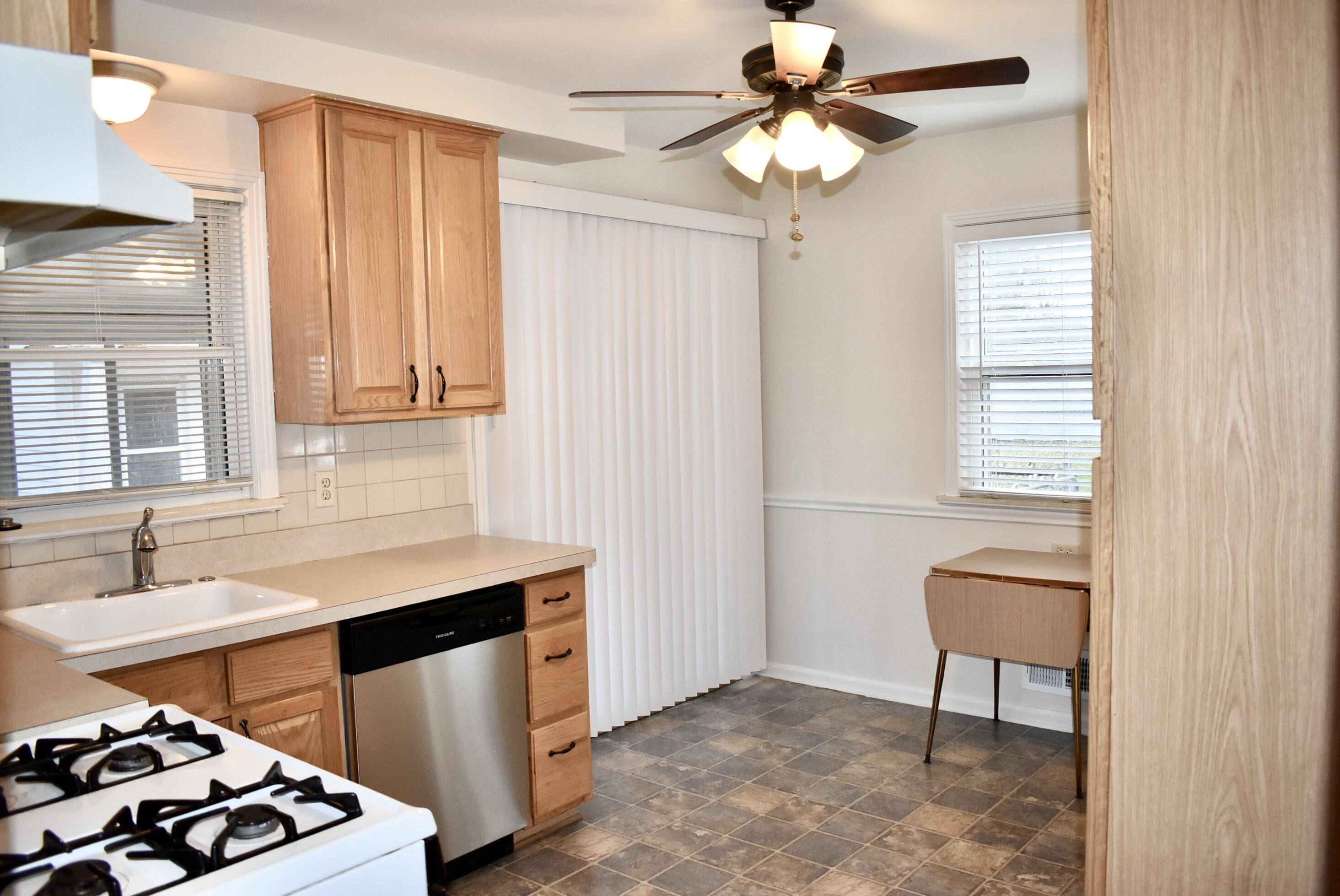 Livonia, MI 48150,9924 Woodring ST