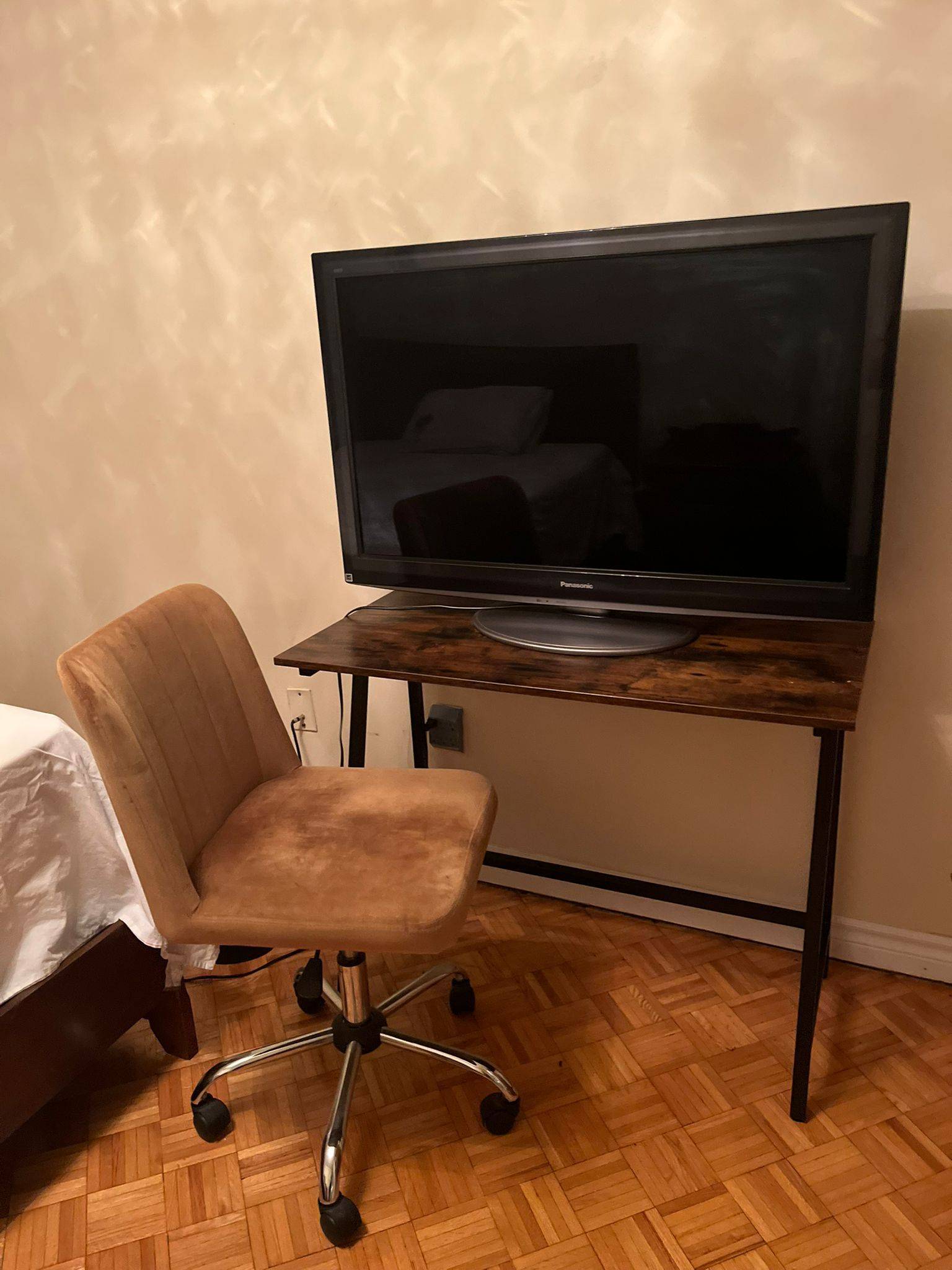 Toronto E04, ON M1P 4V9,120 Dundalk DR #1204