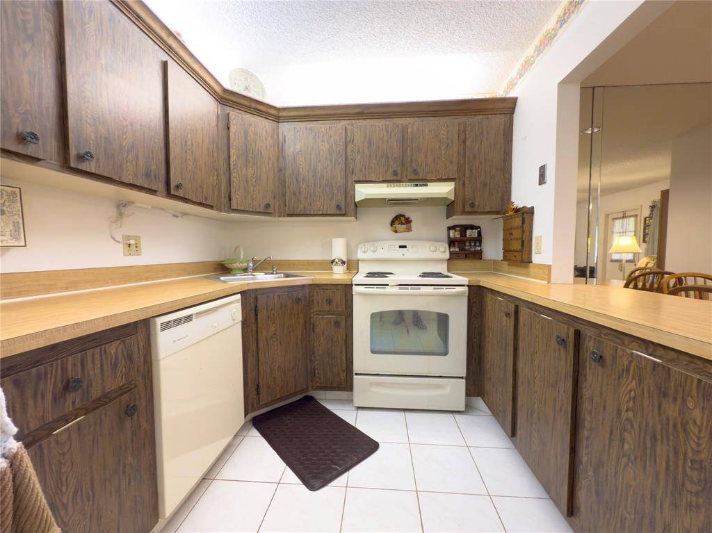 Greenacres, FL 33463,329 Knotty Pine Cir #C2