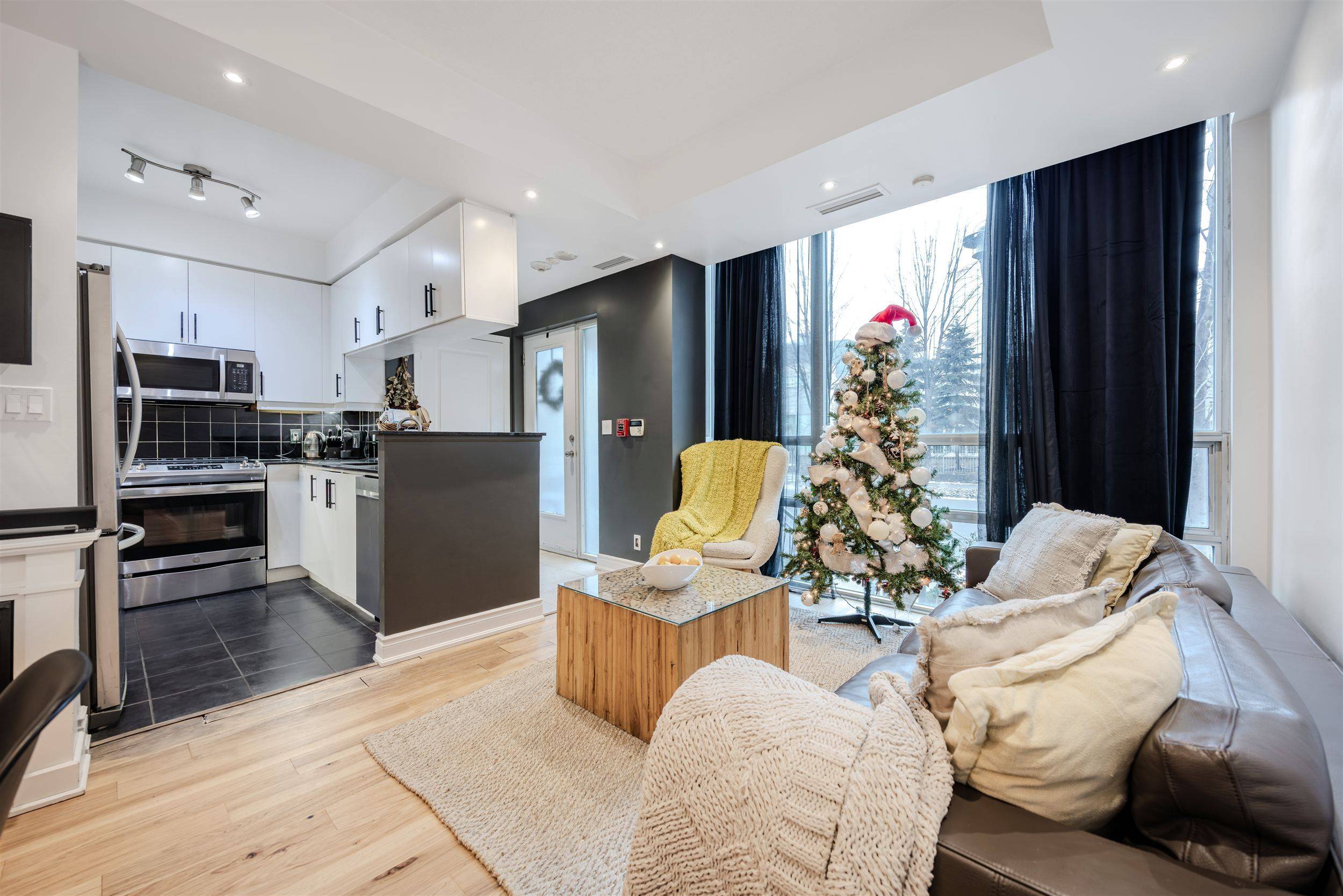 Mississauga, ON L4Z 0A3,90 Absolute AVE #TH-115