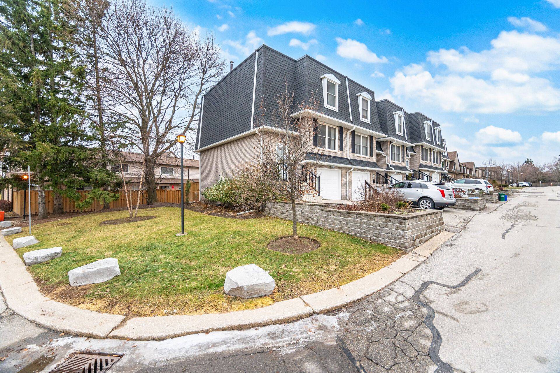 Burlington, ON L7P 3R2,2041 Amherst Heights CT #17