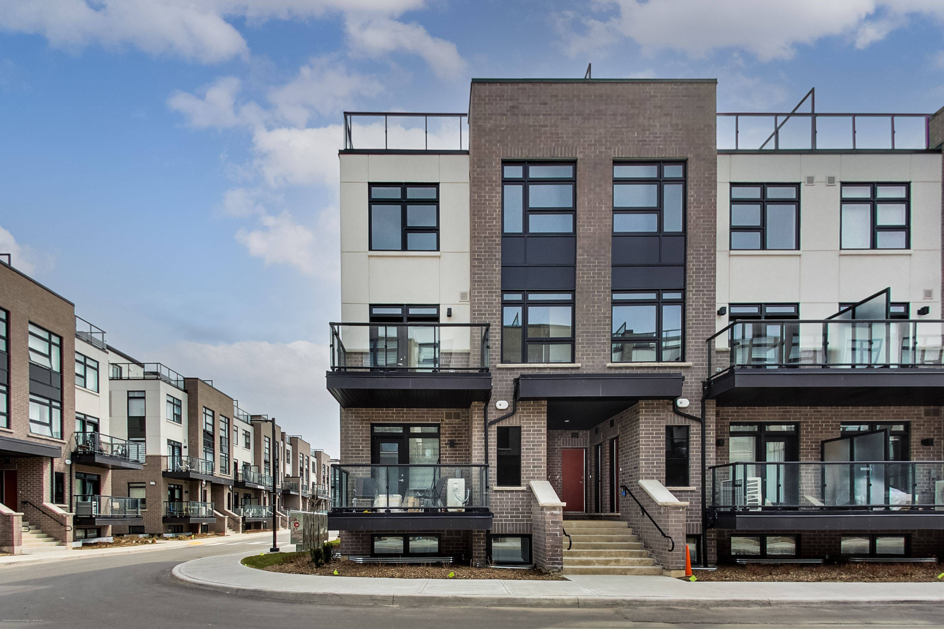 Milton, ON L9E 0J2,1593 Rose WAY #102