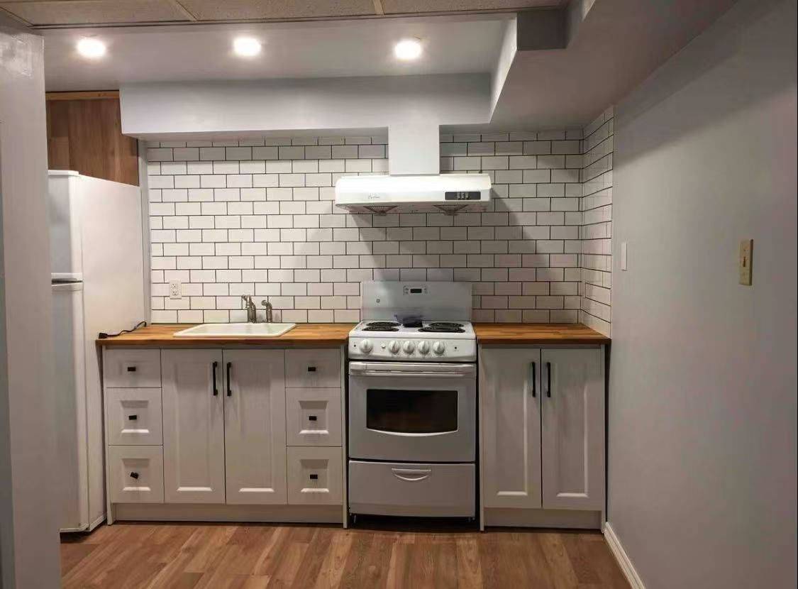 Mississauga, ON L5C 1Z7,3448 Ellengale DR