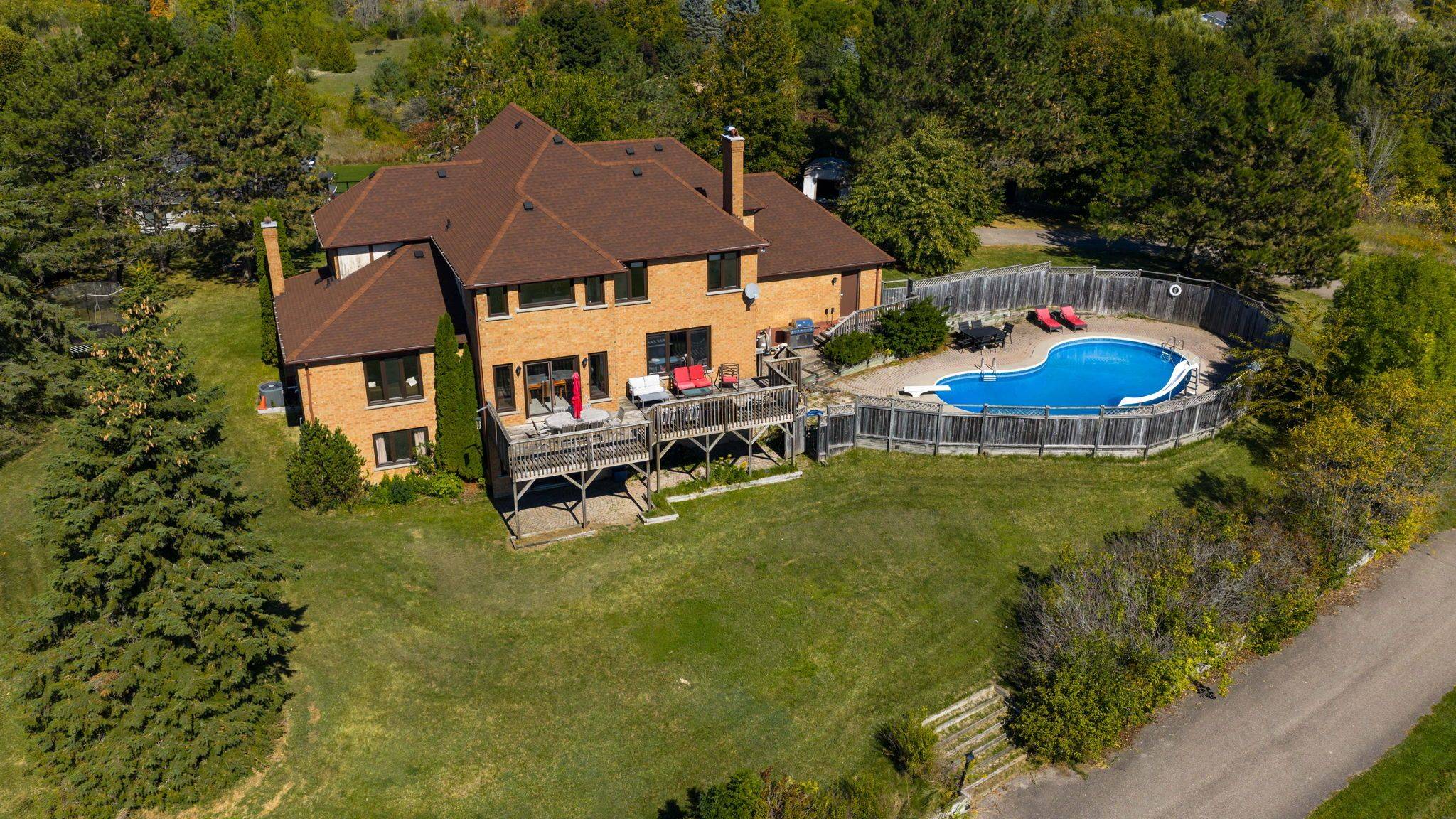 Caledon, ON L7E 0A9,33 Matson DR