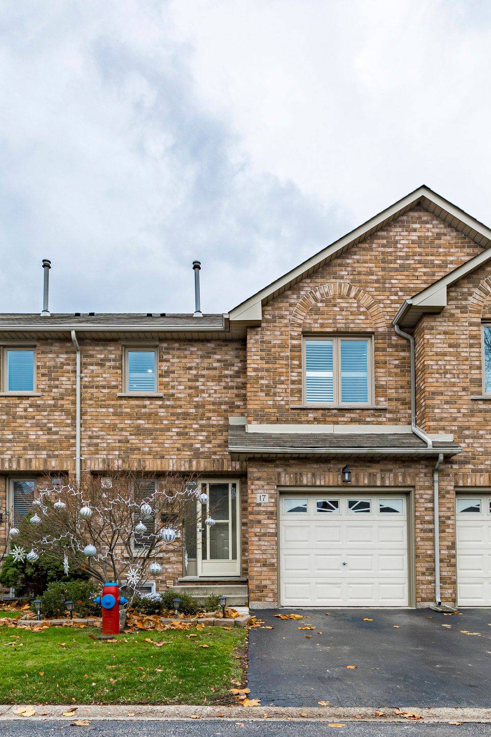 Hamilton, ON L8G 1J4,2774 King ST E #17